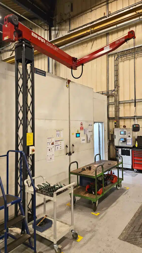Montage bras robotisé BINAR pour soulever des charges de 100 KG